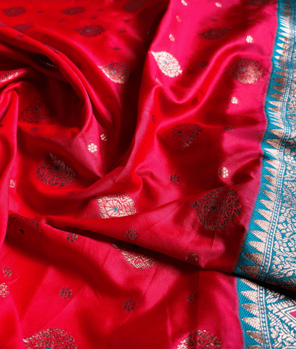 Handloom (L) v/s Power Loom (R) silk saree