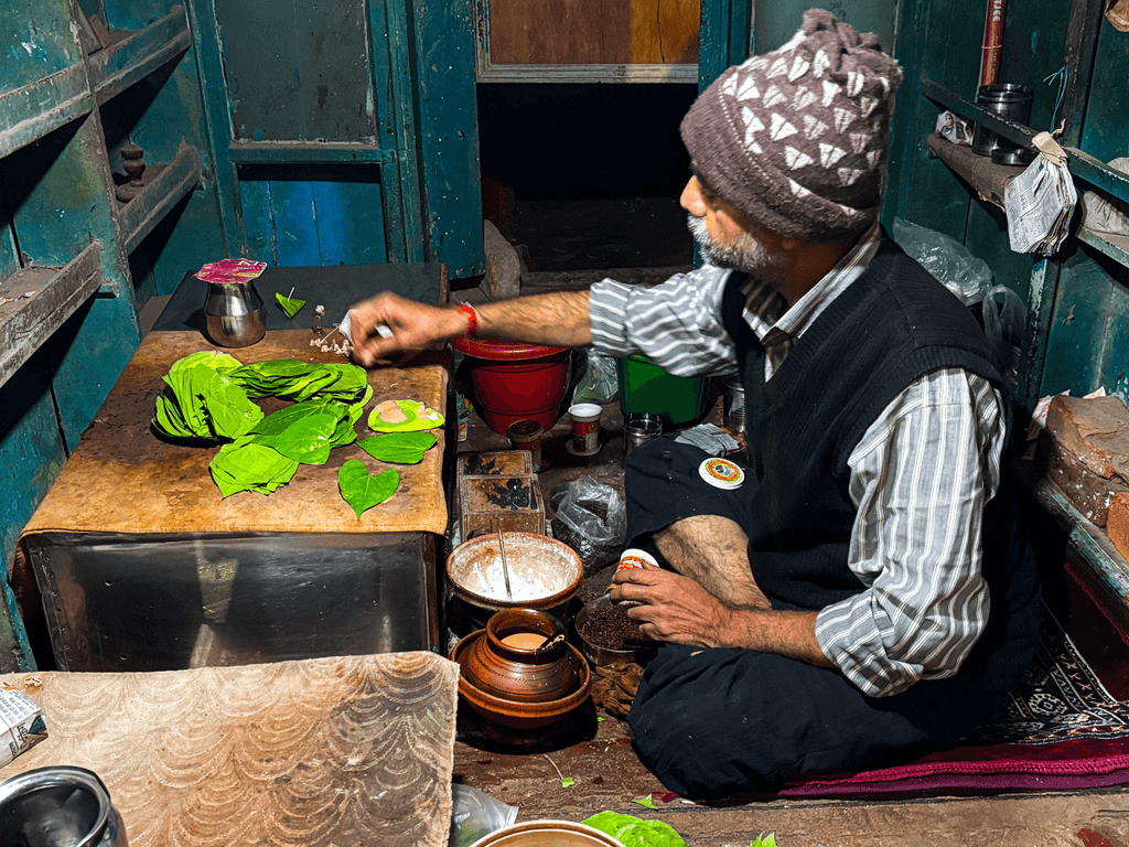 Making of Banarasi paan