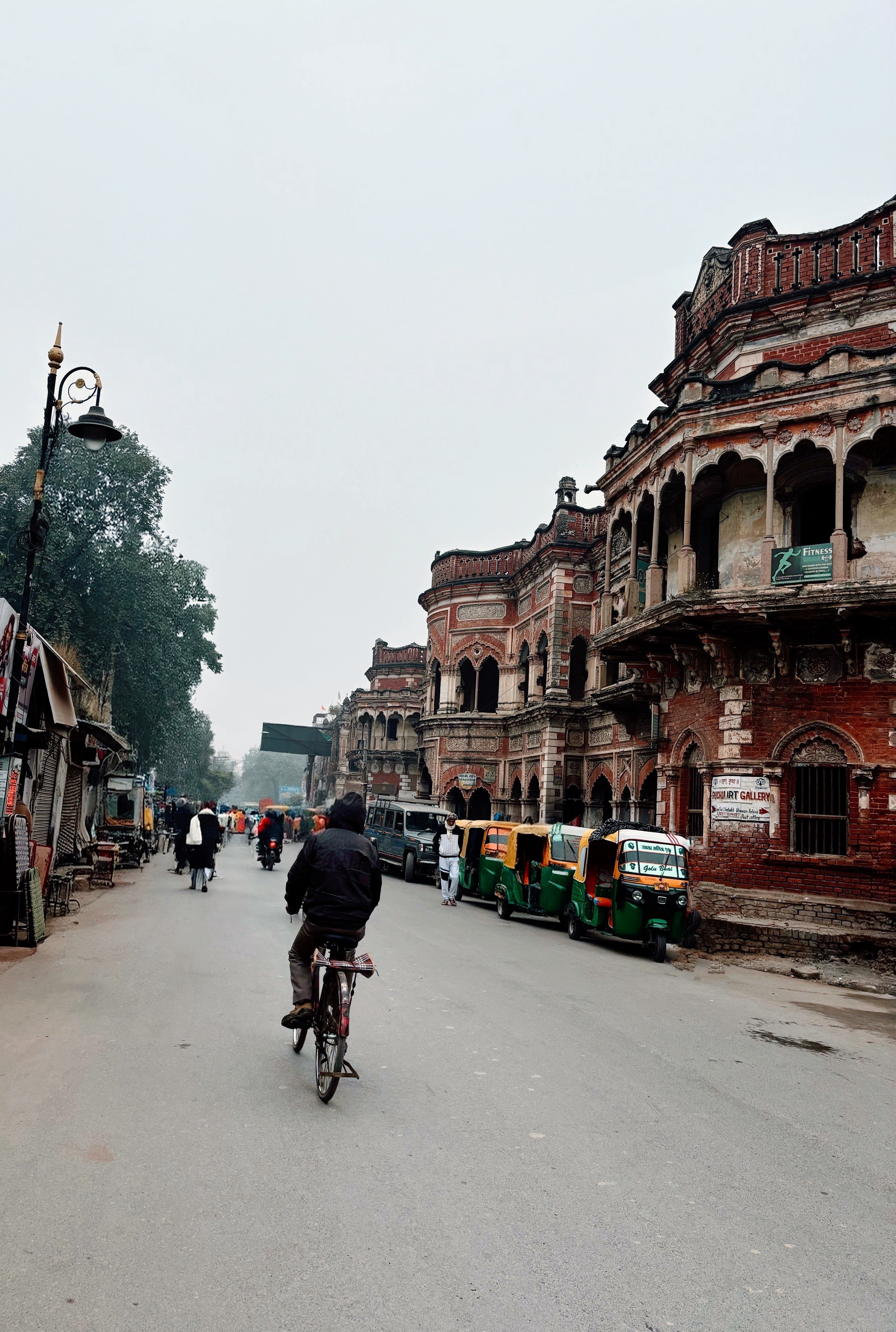 Banaras ki galiyan aur raste