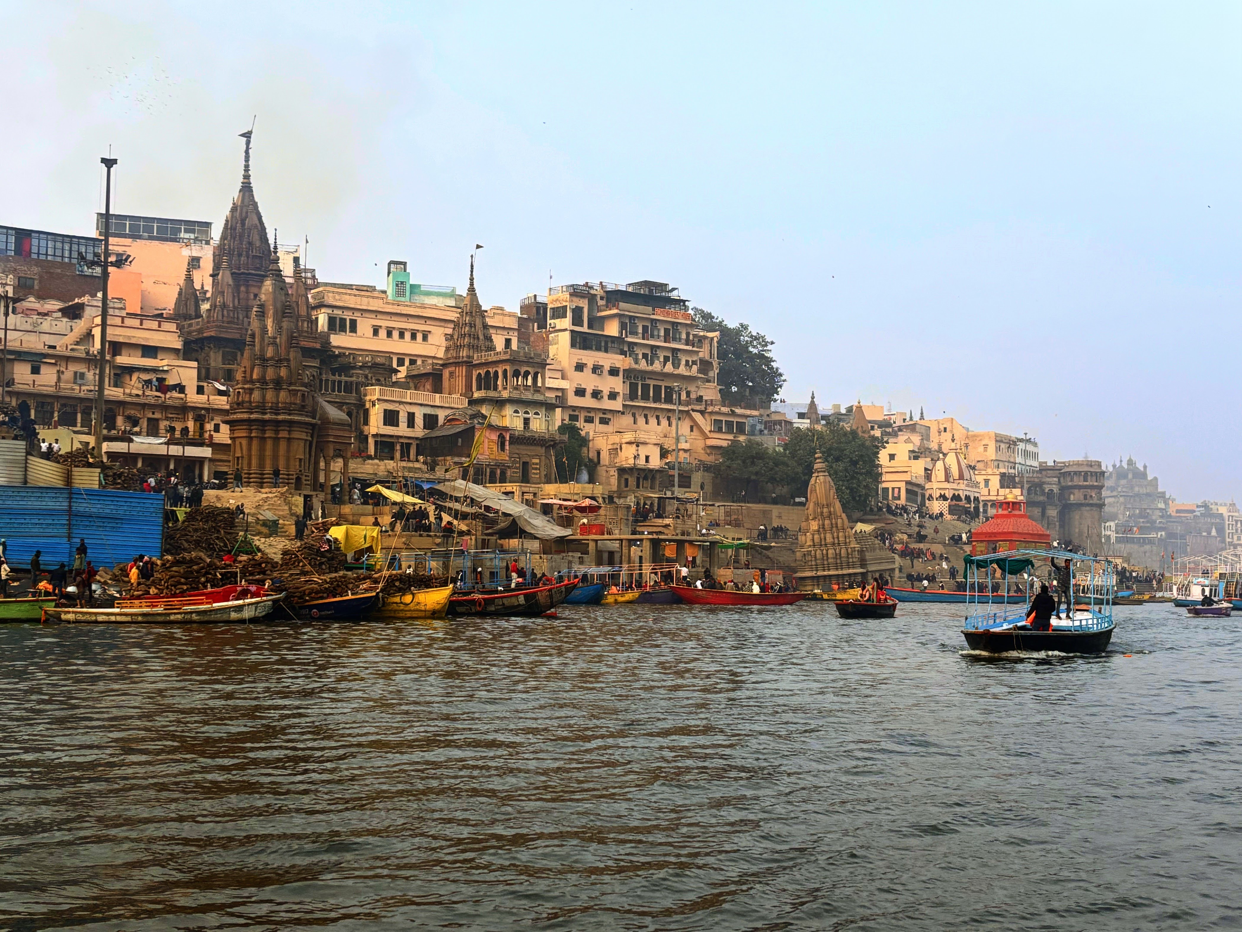 Contrasting shores of Banaras